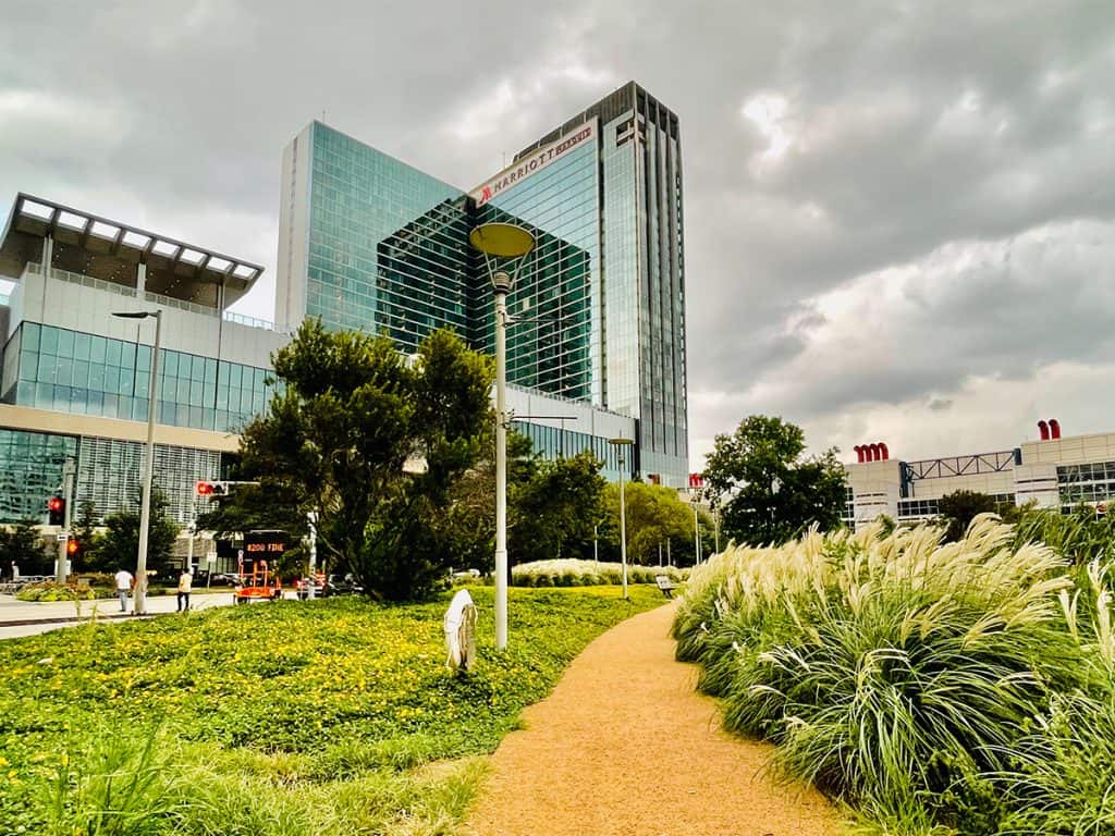 Houston, TX 22 Discovery Green
